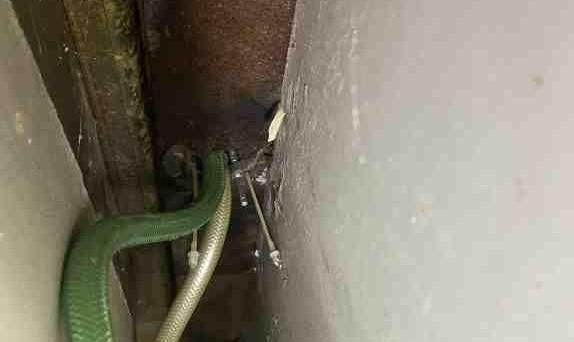 蛇口根元の水漏れ症状と原因