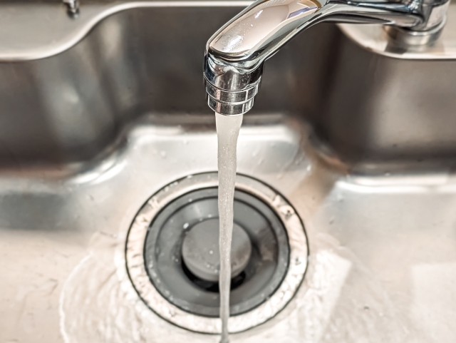 キッチン、シングルレバー水栓の吐水口から水が止まらない