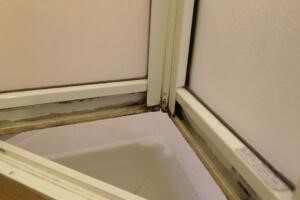 お風呂のドア汚れ