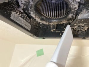 掃除機で換気扇を掃除