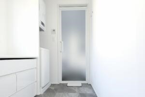 脱衣所側ドア下の汚れ