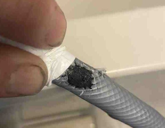 シャワーホース破損　穴が空いた