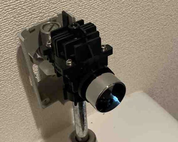 カバーを外して止水栓を閉める