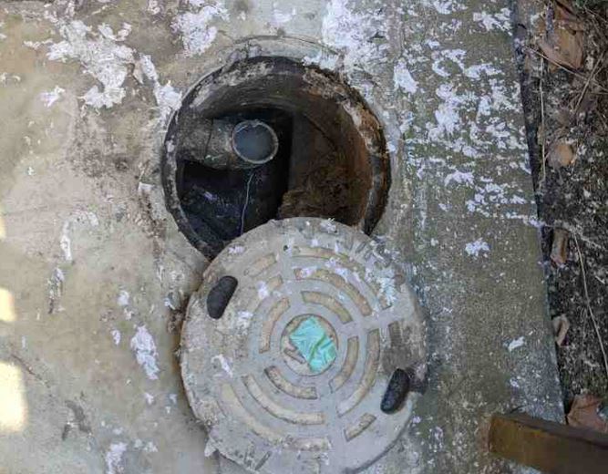 屋外　排水桝　溢れた