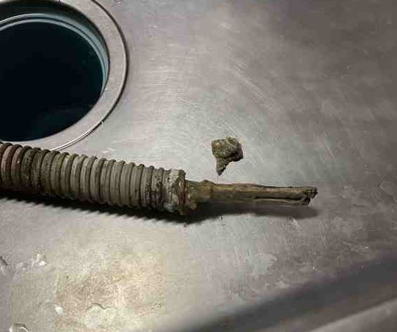 キッチン 歯ブラシを落とした