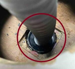 蛇腹ホースと防臭パッキンを取り付ける