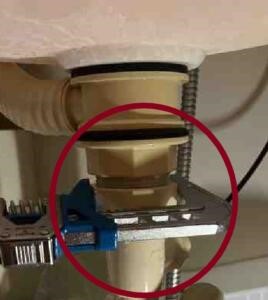 洗面所の排水トラップ部を取り外す