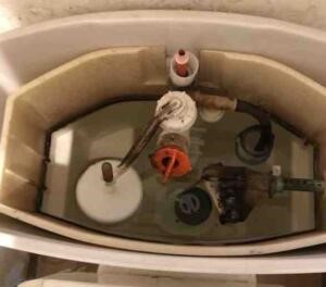 【トイレの臭い対処方法9】タンク