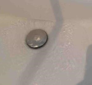 ボウルの黒ずみの原因になる水垢とりが洗面台掃除のポイント