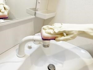 洗面台掃除の汚れを落とす洗剤と道具の一覧表