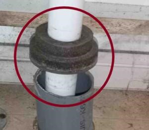 排水管の接続部に隙間が空いている