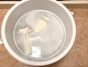 掃除手順1 洗濯パンの中の排水口