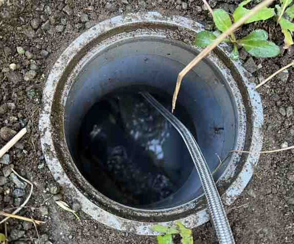 排水溝つまり　業者でないと難しい作業