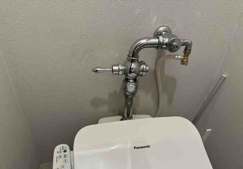 フラッシュバルブは大便器にも使われている？