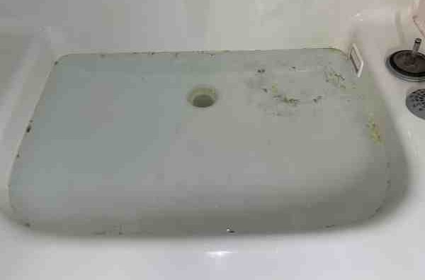 洗面所は日々たまる髪の毛と石鹸カスが主な原因