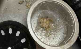 第2位　気を付けても排水口に流れてく細かな食材カスや残飯