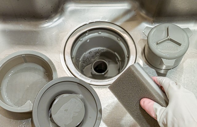 【キッチン】食べ物カスや油汚れが排水管内への付着