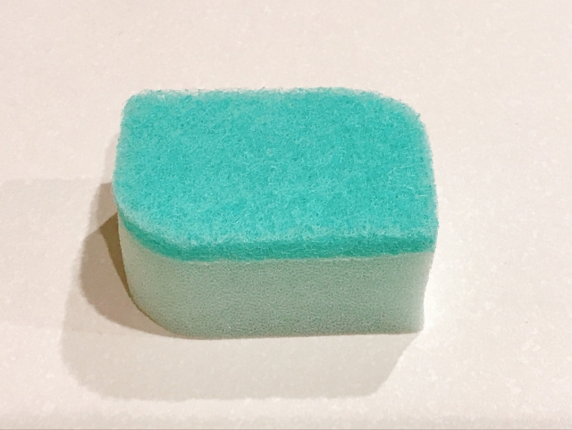 第3位　掃除中にうっかり！食器やスポンジなどの物落とし