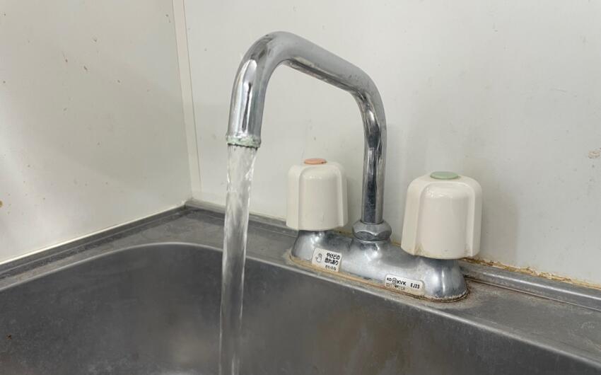 洗い物の最後に多めの水を流してつまり原因を溜まらせない