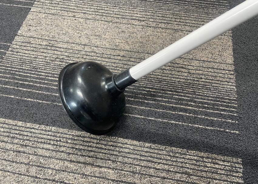 ラバーカップ（スッポン）で圧力をかける