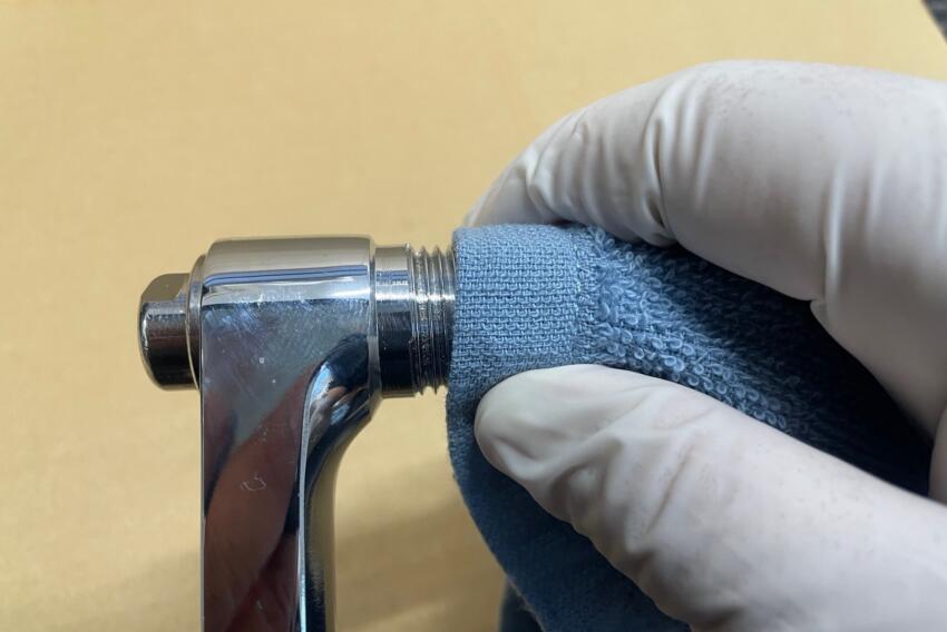 【コツ1】巻く前にねじ山をキレイにする