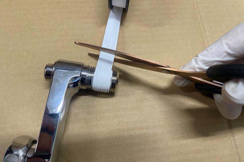 巻き終えたらハサミで切る