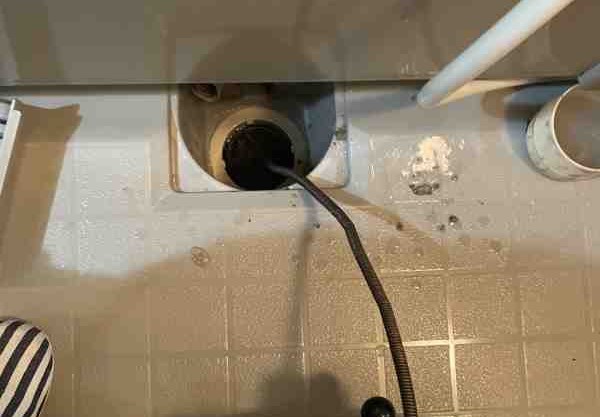 ワイヤーブラシや針金ハンガーで物理的に取り除く