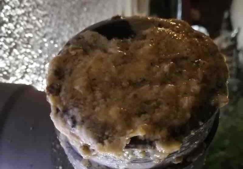 【原因1】油汚れ・洗剤カスの付着