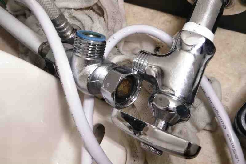 止水栓のストレナー(フィルター)の目つまり