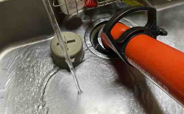 ローポンプを活用した水詰まり解消作業